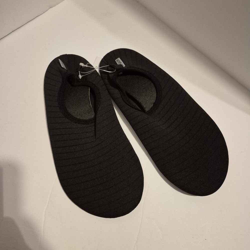 VIFUUR unisex size 42/43 black slip on water shoes, NWT men 8.5 women 10.5 New